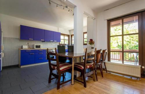 Leutzsch Apartamento | Ferienwohnung mit 123qm für 8 Personen mit sehr großem Garten, einfache Innen-Ausstattung