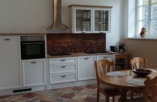 Obere Kyll Apartamento | Ferienwohnung mit Blick ins Grüne und Extravaganter Einrichtung