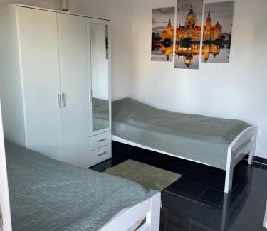 Bemerode Apartamento | Ferienwohnung mit Fußbodenheizung nahe Messe, gratis Parkplatz und Abstellplatz E - Bike