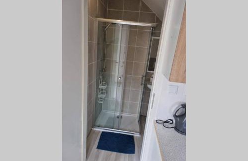 Ahnatal-Weimar Apartamento | Ferienwohnung/Monteurwohnung Alte Garage