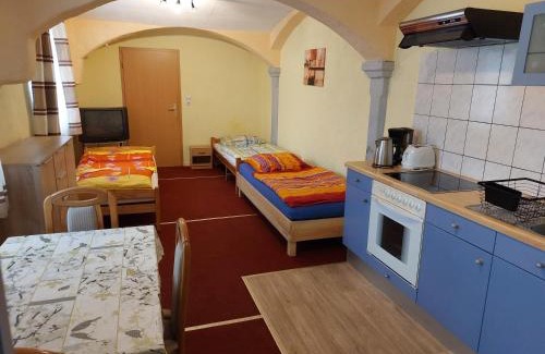 Bretnig Apartamento | Ferienwohnung Monteurzimmer Bretnig WiFi Waschmaschine Parklpatz kostenlos