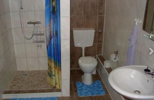 Bretnig Apartamento | Ferienwohnung Monteurzimmer Bretnig WiFi Waschmaschine Parklpatz kostenlos