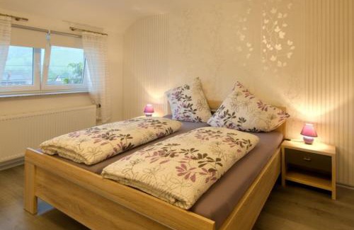 Untermunstertal Apartamento | Ferienwohnung Panoramablick im Haus Bergblick