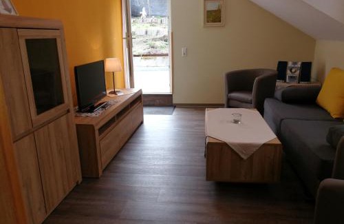 Burg Apartamento | Ferienwohnung Rivaner