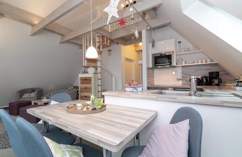 Lutt Kiepenbarg Apartamento | Ferienwohnung Sommerwind mit Balkon in Scharbeutz