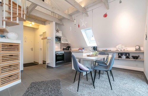 Lutt Kiepenbarg Apartamento | Ferienwohnung Sommerwind mit Balkon in Scharbeutz