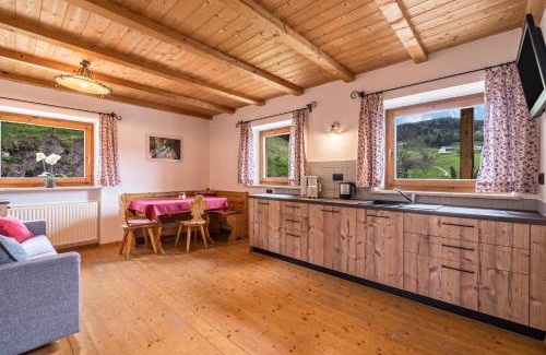 Avelengo Apartamento | Ferienwohnung Stockrose Nusserhof