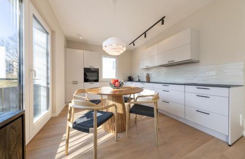 Warnemuende Apartamento | Ferienwohnung Strom Acht - modern frisch inkl Stellplatz, Balkon - 200m zum Alten Strom