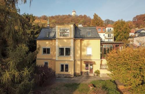 Niederloßnitz Apartamento | Ferienwohnung unterm Wasserturm