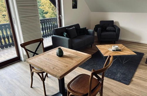 Weinsheim Apartamento | Frisch renovierte und vollmöblierte Ferienwohnung in Weinsheim