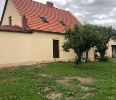 Uecker-Randow Apartamento | Ferienwohnung Wiesenblick Dachgeschoß Sonnenberg Grambow