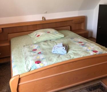 Uecker-Randow Apartamento | Ferienwohnung Wiesenblick Dachgeschoß Sonnenberg Grambow
