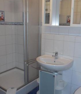 Neuendorf Apartamento | Ferienwohnung Zeesenboot mit möblierter Terrasse