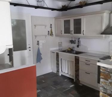 Dasamari Casa | Ferienwohnung zwischen City Athen Strand und Flughafen in den Bergen