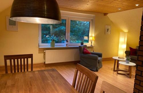 Jever Apartamento | Ferienwohnung zwischen Wald und See