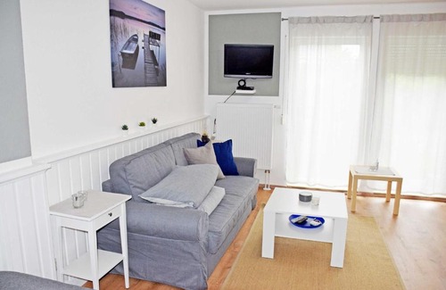 Altefaehr Apartamento | Ferienwohnungen am Wald mit Strand