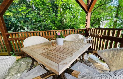 Coburg Apartamento | Ferienwohnungen an der Salvatorkirche - zentrales Apartmenthaus mit Terrasse