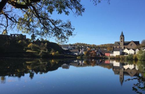 Ulmen Apartamento | Ferienwohnungen Eifelstuben mit Charme - am See, nahe Burg