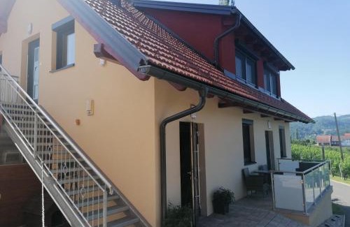 Glanz an der Weinstrasse Apartamento | Ferienwohnungen Kumpitsch am Poharnigberg