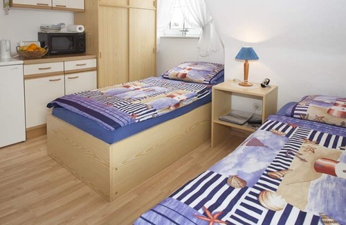 Neumuhlen-Dietrichsdorf Apartamento | Ferienzimmer Kemmet - twin room, shared shower or bath