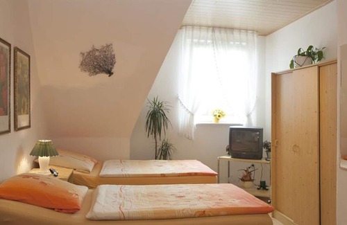 Neumuhlen-Dietrichsdorf Apartamento | Ferienzimmer Kemmet - twin room, shared shower or bath