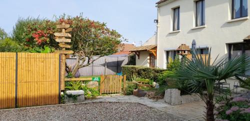 Neauphlette Apartamento | Ferme de Beaulieu, appartement avec jardin privatif