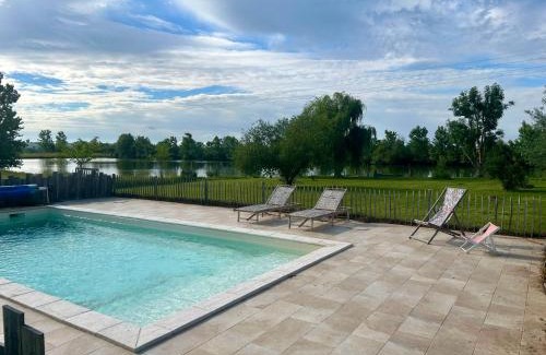 Castet-Arrouy Casa | Ferme rénovée 6 chambres, vue sur lac et piscine