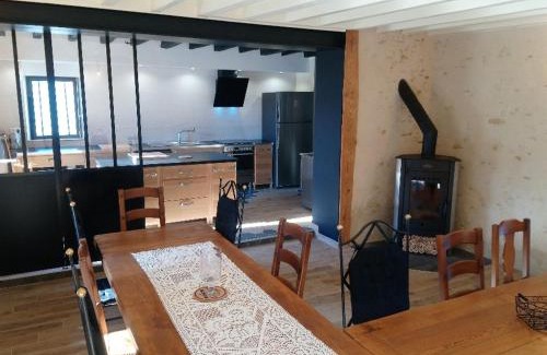 Savigne-lʼEveque Casa | Fermette de charme rénovée avec grand terrain, 5 chambres, proche du circuit 24H du Mans - FR-1-410-304