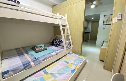 Santo Cristo Apartamento | Fern at The Grass Residences by Lil Brit at SM North Edsa