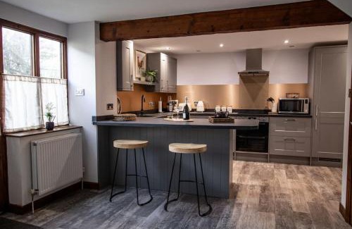 Hele Casa | Fern Cottage at Hewish Mill