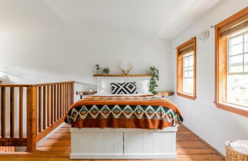 Ucluelet Casa | Fern Gully, Coastal Bohemian Loft at Beach