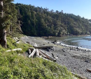 Ucluelet Casa | Fern Gully, Coastal Bohemian Loft at Beach