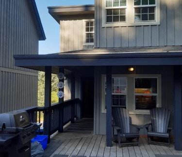 Ucluelet Casa | Fern Gully, Coastal Bohemian Loft at Beach