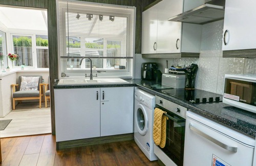 Dwyran Casa | FERN HILL COTTAGE, with open fire in Newborough