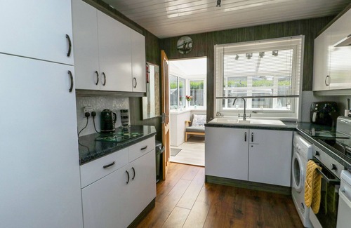 Dwyran Casa | FERN HILL COTTAGE, with open fire in Newborough