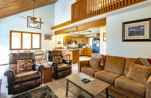 Old Timberline Casa | Fern Hollow - 557 Fern LanennFern Hollow - Hot Tub, Wood Fireplace, Dog Friendly