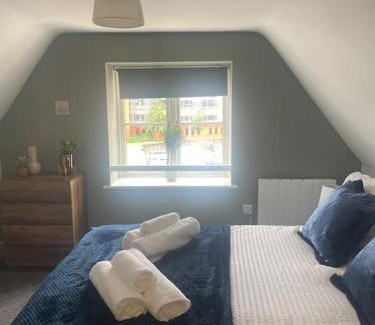 King's Lynn Apartamento | Fern House - by Shortstays4u A Modern 2 bedroom Townhouse with free parking in the town centre!