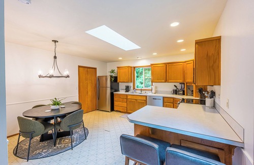 Adelma Beach Casa | Fern House Rustic Modern Hiking Base Sequim