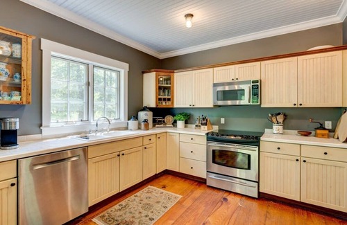 Narrowsburg Casa | Fern Leaf Farmhouse - Stylish in Narrowsburg