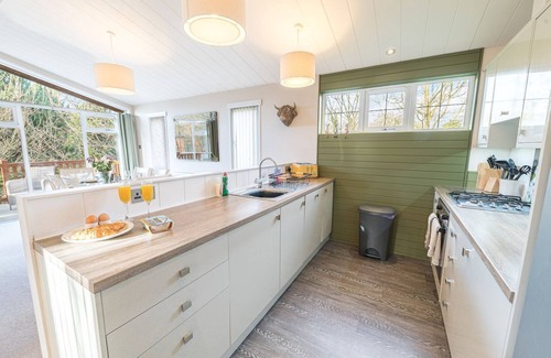 Allithwaite Cabaña | FERN LODGE, family friendly, character holiday cottage in Cartmel