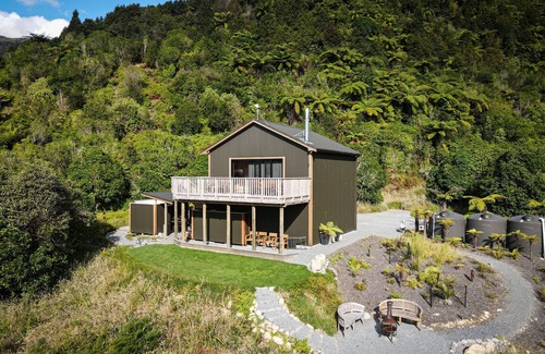 Tararua Forest Park Casa | Fern Valley Cabin - Native Bush Retreat in Otaki Gorge