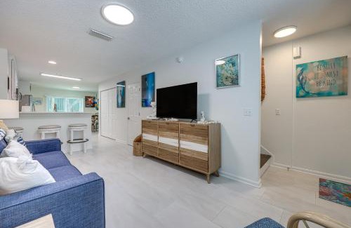 Fernandina Beach Casa | Fernandina Beach Townhome with Patio Walk to Beach!