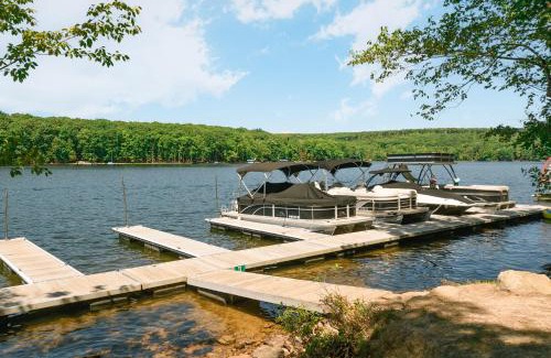 Oakland Casa | Ferndale: New, Lake Access w. Dock Slip, Hot Tub, Dogs OK