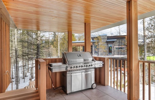East Kootenay Cabina | Fernie Alpine Resort - Wood Fire - Sauna - Hot Tub - A/C