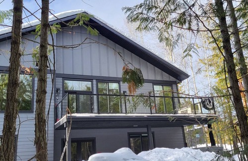 East Kootenay Casa | Fernie Escape Mountain Home on the Ski Hill