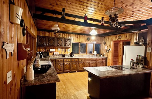 Canaan Cabina | FernRay, a charming lodge located on 154 acre Christmas tree farm with trails