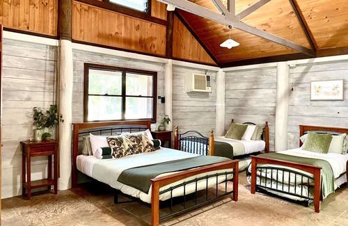 Byfield Hotel | Ferns Hideaway Resort