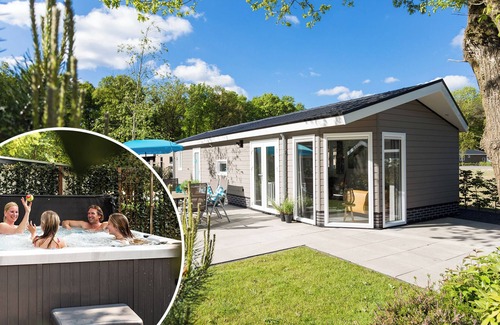 Beekbergen-West Chalet De Esquí | ✓ Ferox at Recreatiepark Beekbergen ✓ Holiday home for 6 persons ✓ Located in Beekbergen (Gelderland) ✓ Holiday park on the Veluwe ✓ Book directly through the park