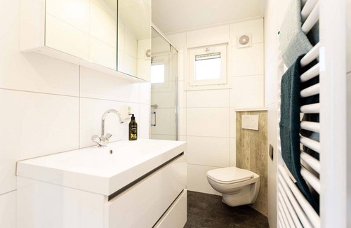 Beekbergen-West Chalet De Esquí | ✓ Ferox at Recreatiepark Beekbergen ✓ Holiday home for 6 persons ✓ Located in Beekbergen (Gelderland) ✓ Holiday park on the Veluwe ✓ Book directly through the park