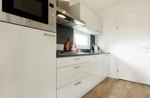 Avenhorn Chalet De Esquí | ✓ Ferox XL at Park Westerkogge ✓ Holiday home for 6 people ✓ Located in Berkhout (North Holland) ✓ Waterfront holiday resort ✓ Book directly at the resort